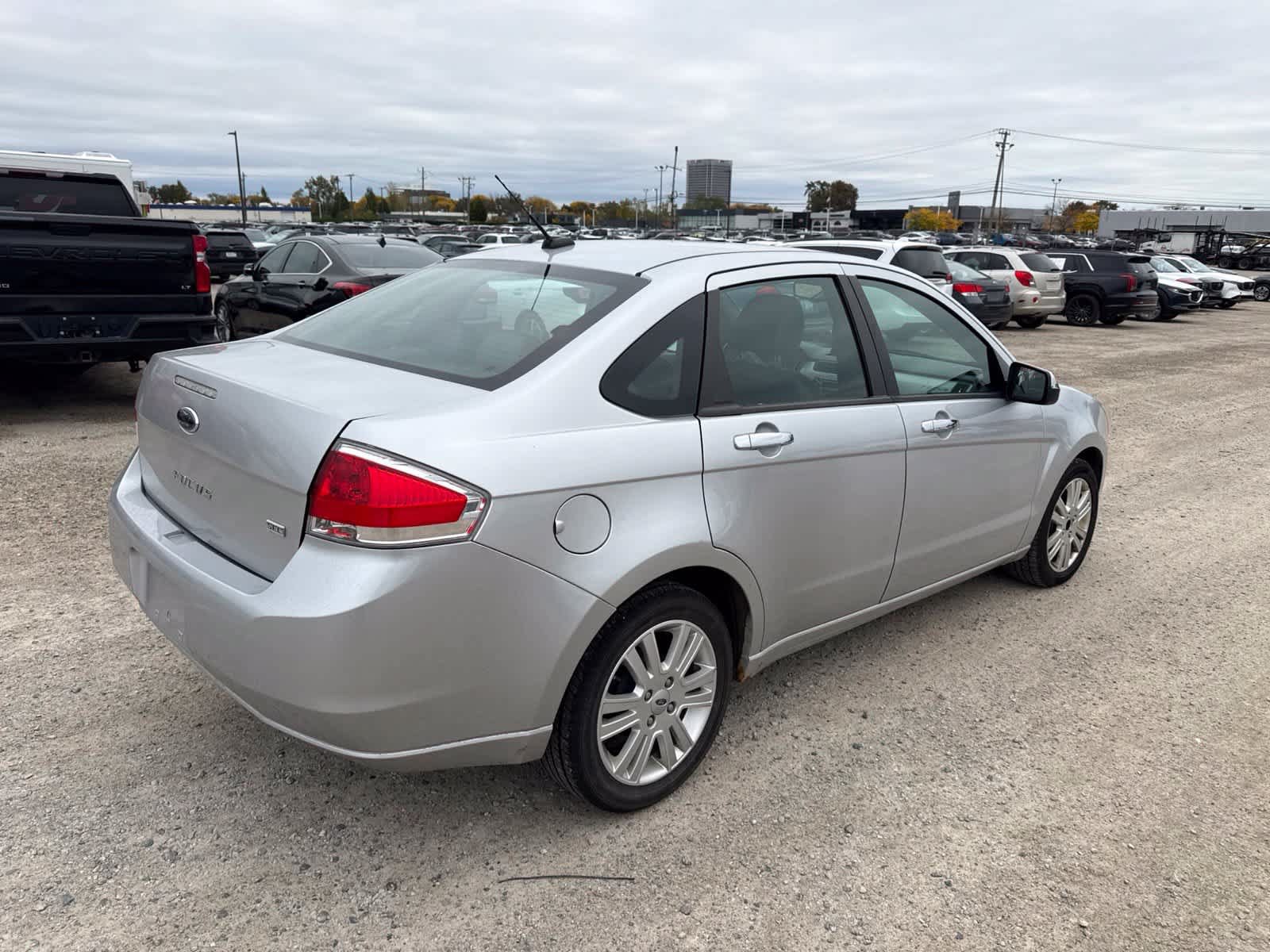 Used 2010 Ford Focus SEL FWD image 3