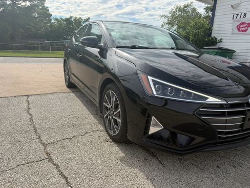 Used 2020 Hyundai Elantra Limited w/ Winter Weather Package FWD image 3