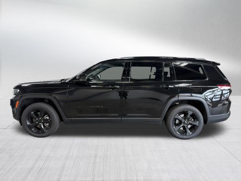 Used 2025 Jeep Grand Cherokee L Limited w/ Black Appearance Package AWD/4WD image 4