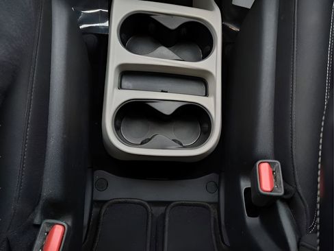 Used 2020 Chrysler Voyager LX image 22