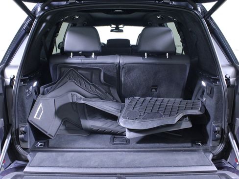 Used 2022 BMW X7 M50i image 11