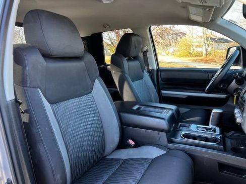 Used 2017 Toyota Tundra SR5 w/ SR5 Upgrade Package AWD/4WD image 24