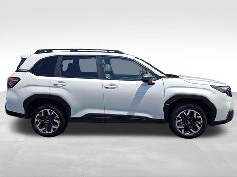 Certified 2025 Subaru Forester Premium AWD/4WD image 7