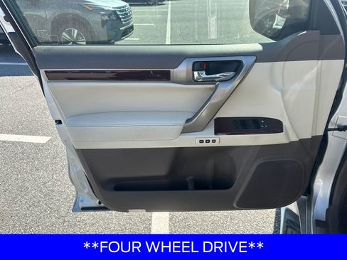 Used 2015 Lexus GX 460 w/ Premium Package image 10