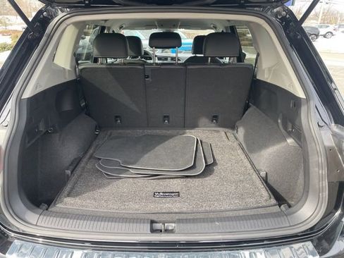 Used 2023 Volkswagen Tiguan SE image 9