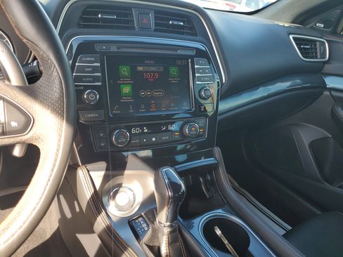 Certified 2019 Nissan Maxima SR w/ Premium Package image 20