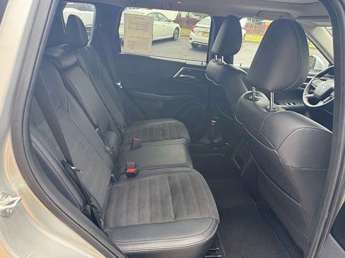 Used 2024 Mitsubishi Outlander SE AWD/4WD image 18