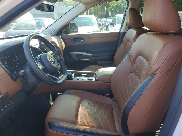 Used 2024 Nissan Pathfinder Platinum AWD/4WD image 14