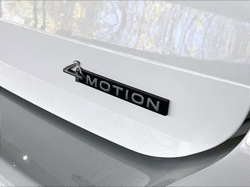 Used 2025 Volkswagen Taos SE w/ Panoramic Sunroof Package image 33