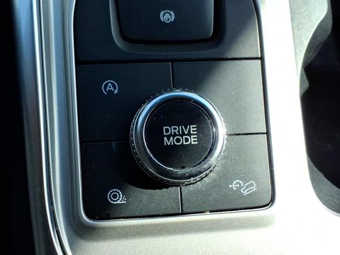 Used 2023 Ford Explorer XLT w/ Equipment Group 202A AWD/4WD image 18