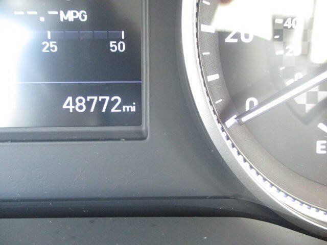 Used 2020 Hyundai Elantra SE FWD image 13