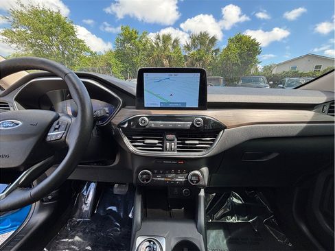Used 2020 Ford Escape Titanium w/ Titanium Premium Package 2.0 FWD image 11