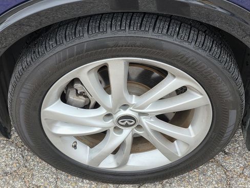 Used 2019 INFINITI QX30 w/ Navigation Package image 41