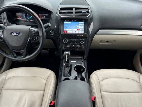 Used 2018 Ford Explorer XLT w/ Equipment Group 202A image 3