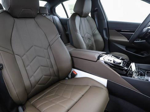 Used 2026 BMW 530i xDrive 530i xDrive w/ Premium Package image 33