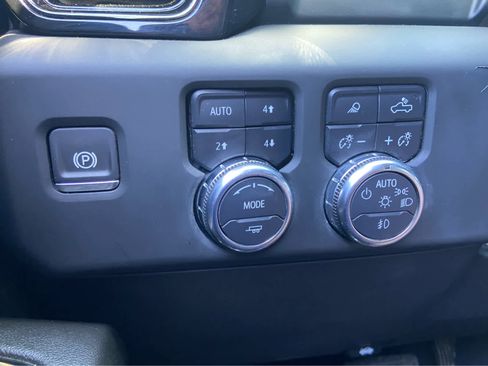 Used 2024 GMC Sierra 1500 AT4 w/ AT4 Premium Package AWD/4WD image 33
