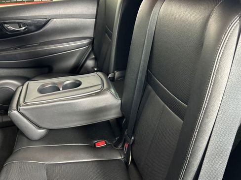 Used 2019 Nissan Rogue SL image 18