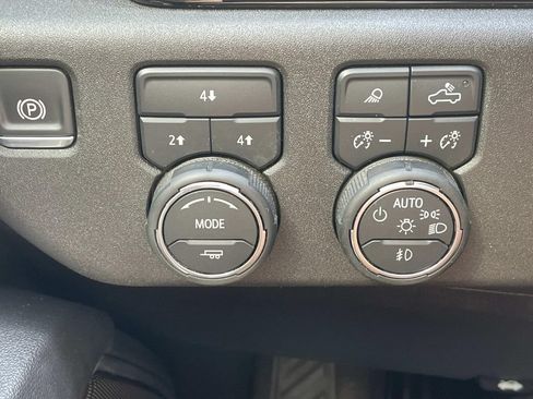 Used 2025 Chevrolet Silverado 2500 LT w/ Safety Package AWD/4WD image 19