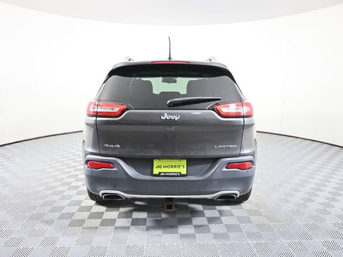 Used 2017 Jeep Cherokee Limited w/ Luxury Group AWD/4WD image 5