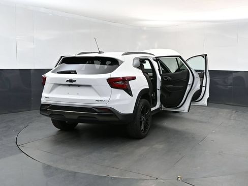 Used 2025 Chevrolet Trax ACTIV FWD image 29