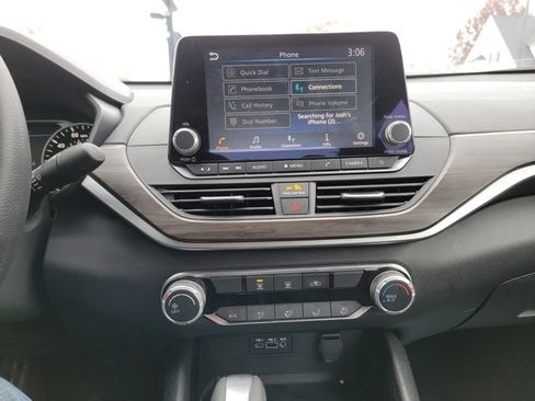 Used 2024 Nissan Altima 2.5 SV image 30