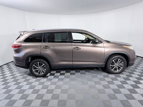 Used 2019 Toyota Highlander XLE image 8