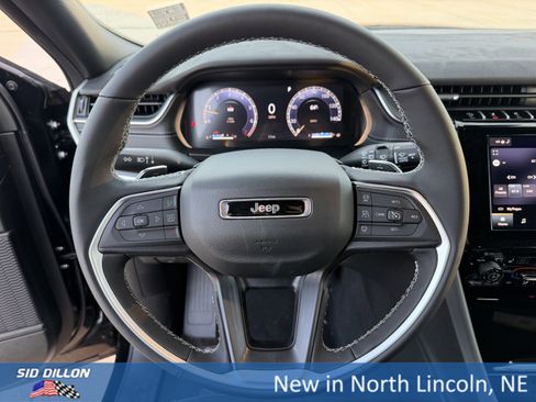 New 2025 Jeep Grand Cherokee Altitude image 8