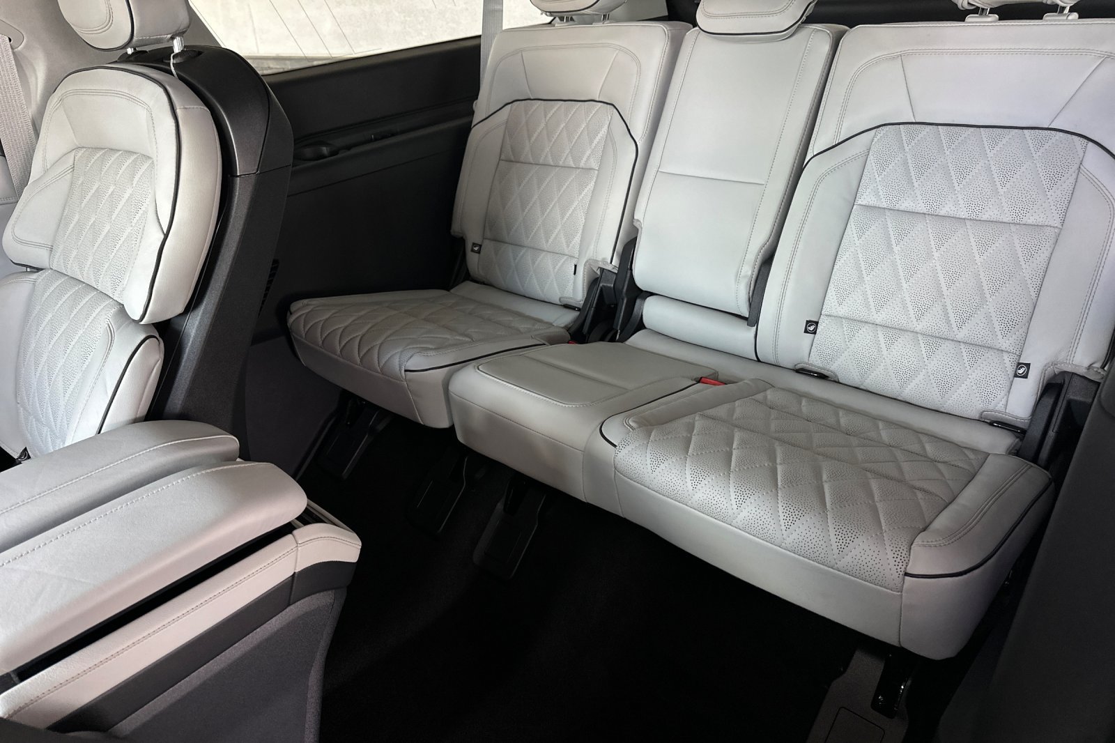 New 2026 Lincoln Navigator L Black Label AWD/4WD image 15