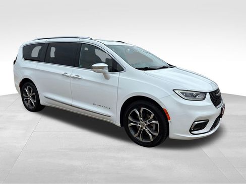Used 2022 Chrysler Pacifica Pinnacle AWD/4WD image 8