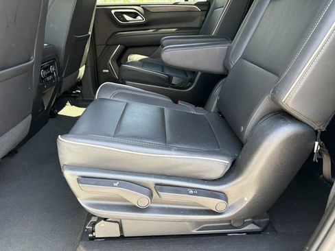 Used 2023 Chevrolet Suburban Premier AWD/4WD image 19