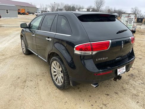 Used 2011 Lincoln MKX AWD w/ Sight & Sound Pkg image 2
