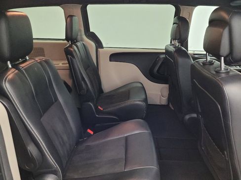 Used 2019 Dodge Grand Caravan SXT image 19