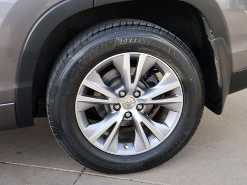 Used 2015 Toyota Highlander XLE image 46