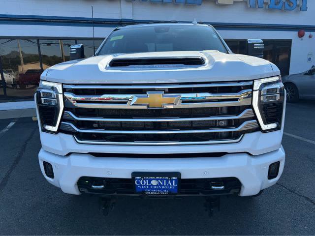 Used 2024 Chevrolet Silverado 3500 High Country w/ High Country Premium Package AWD/4WD image 2