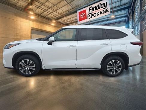 Certified 2024 Toyota Highlander XLE image 3