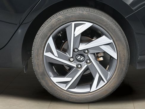 Used 2025 Hyundai Elantra Sport FWD image 19