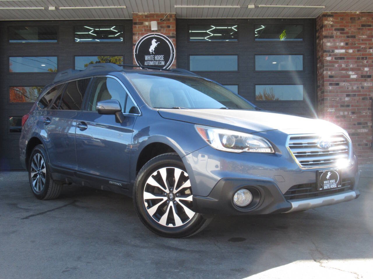 Used 2017 Subaru Outback 2.5i Limited AWD/4WD image 2