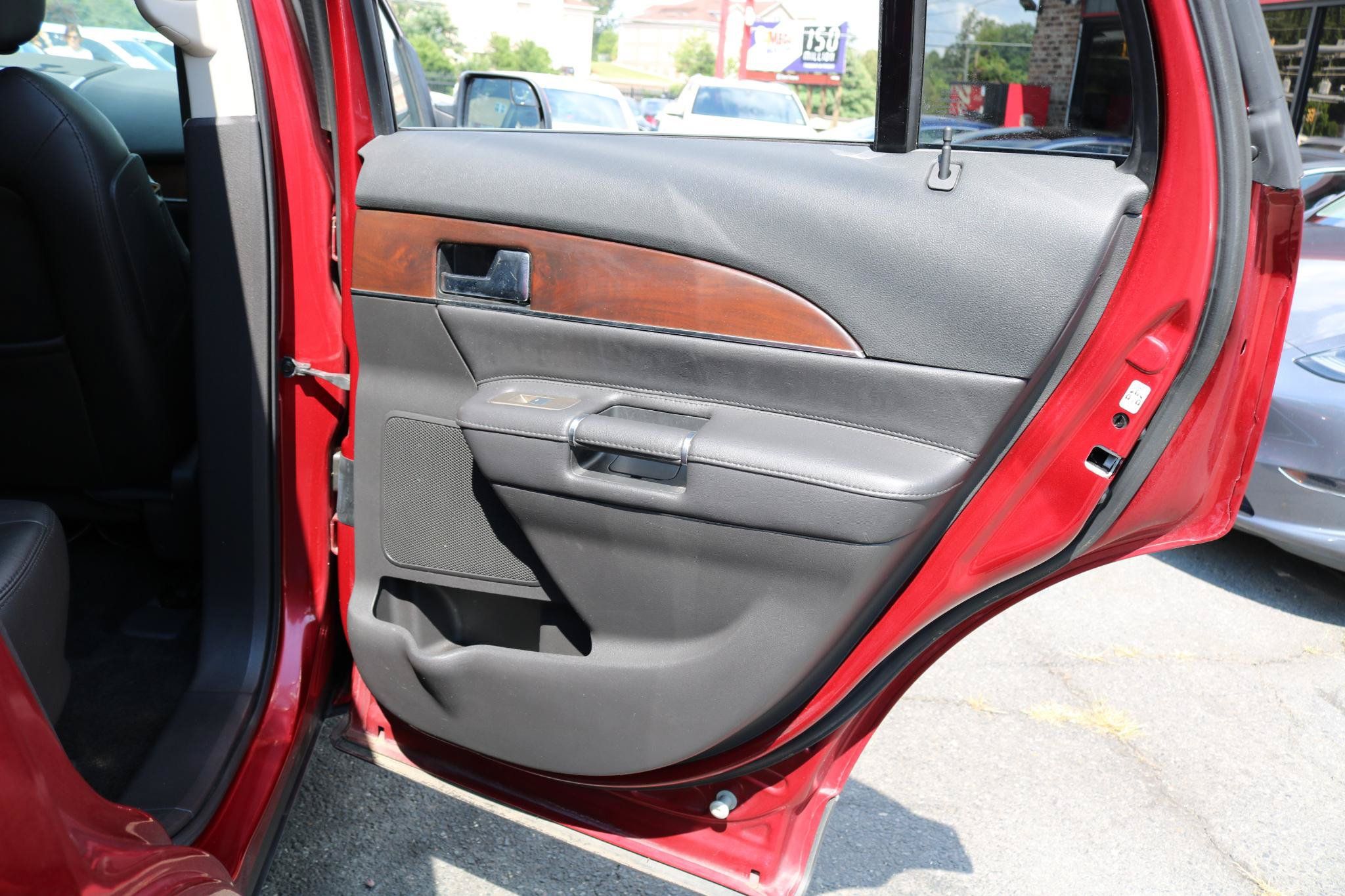 Used 2015 Lincoln MKX FWD w/ Walnut Swirl Wood Package image 39