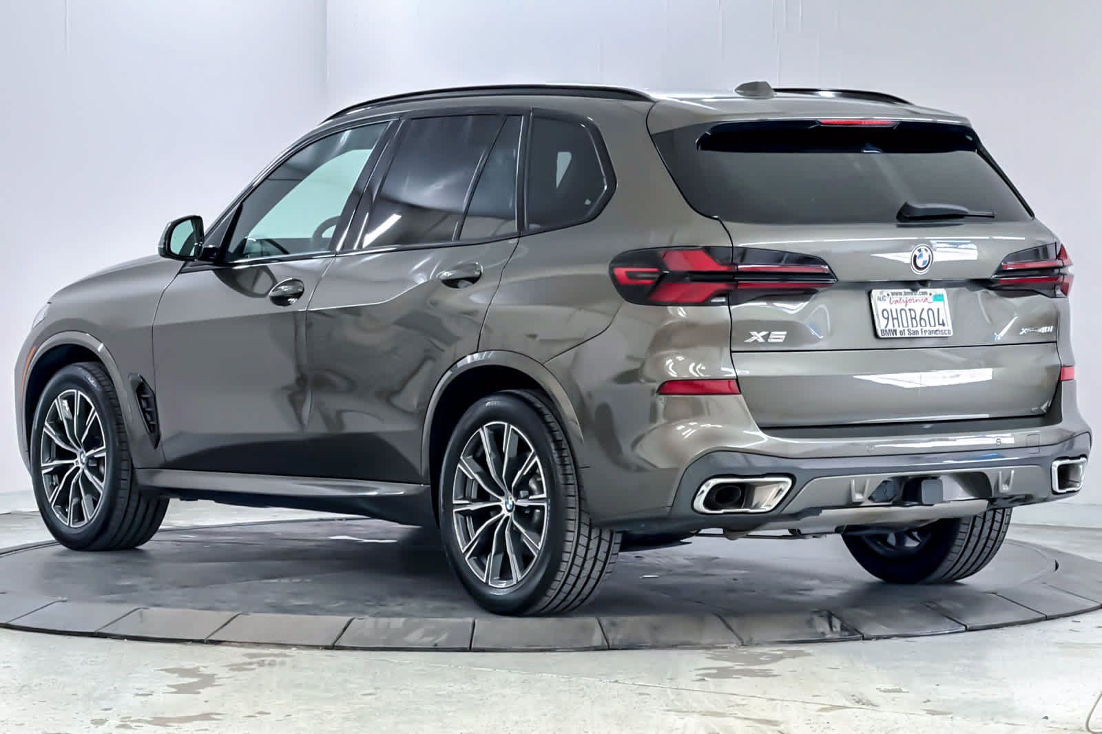 Used 2024 BMW X5 xDrive40i w/ M Sport Package AWD/4WD image 6