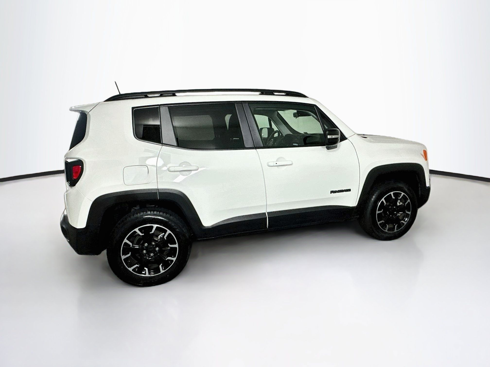 Used 2023 Jeep Renegade Latitude AWD/4WD image 10
