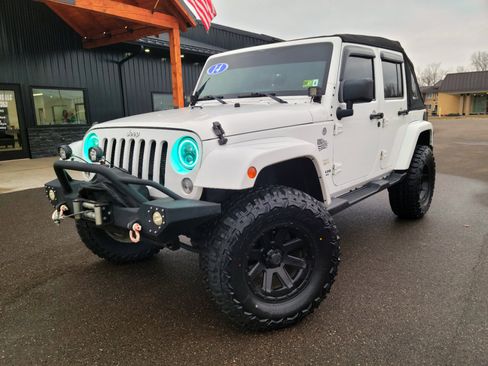 Used 2014 Jeep Wrangler Unlimited Sahara w/ Connectivity Group image 1