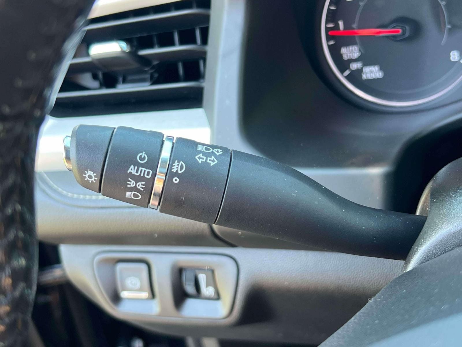 Used 2019 GMC Acadia SLE w/ Driver Alert Package I AWD/4WD image 10