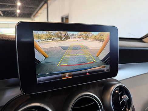 Used 2019 Mercedes-Benz GLC 300 4MATIC image 17