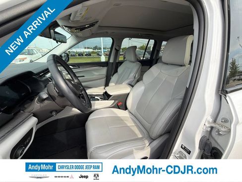 Used 2023 Jeep Grand Cherokee Overland w/ Adv Protech Group III AWD/4WD image 10