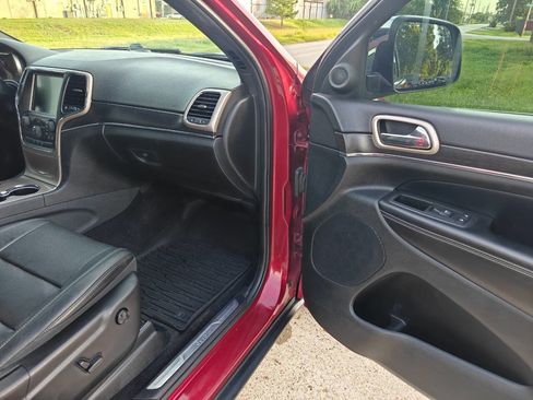 Used 2014 Jeep Grand Cherokee Limited w/ Luxury Group II image 24