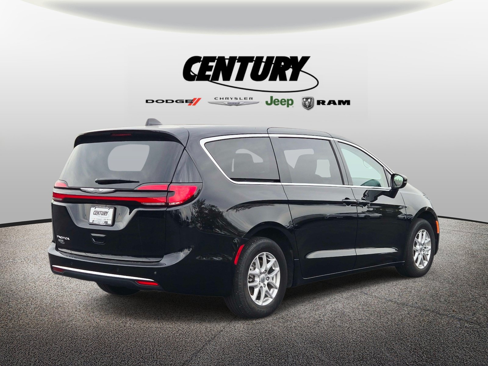 Used 2024 Chrysler Pacifica Touring-L FWD image 4