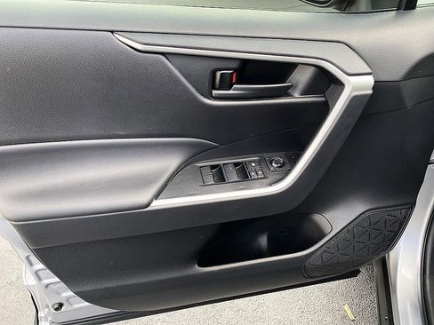 Certified 2025 Toyota RAV4 LE AWD/4WD image 9