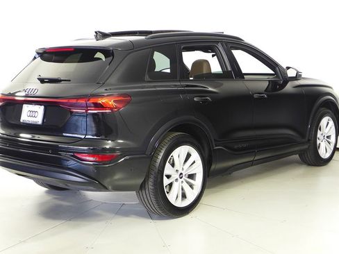 Used 2025 Audi Q6 e-tron Premium w/ 20" Wheel Package image 7