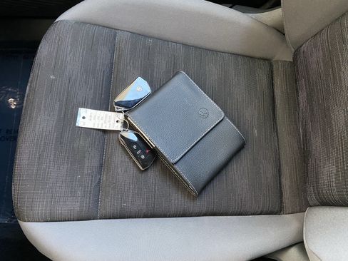 Certified 2022 Volkswagen ID.4 Pro RWD image 9