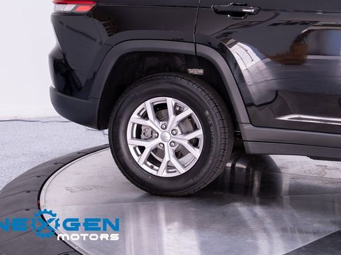 Used 2022 Jeep Grand Cherokee Limited image 51